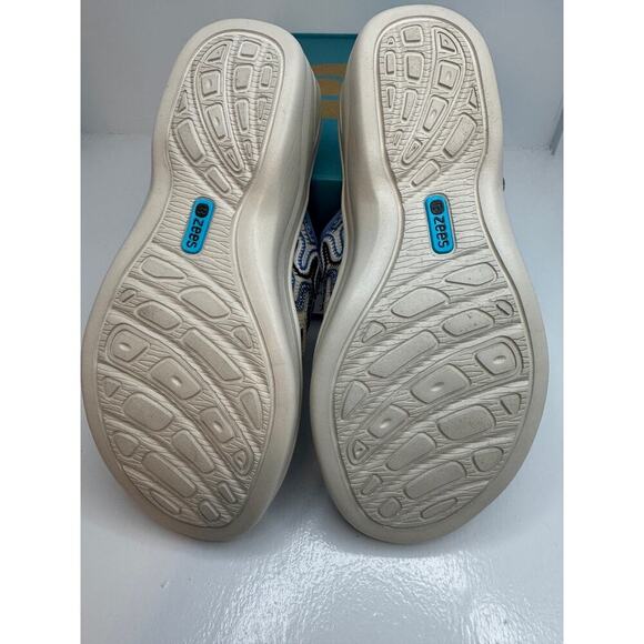 Bzees Smile II Slip-On Sandals Women’s 7.5M Wavy Blue/Beige Knit Comfort Shoes - Picture 9 of 10